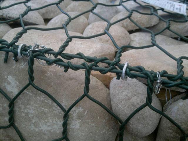 覆塑石籠網